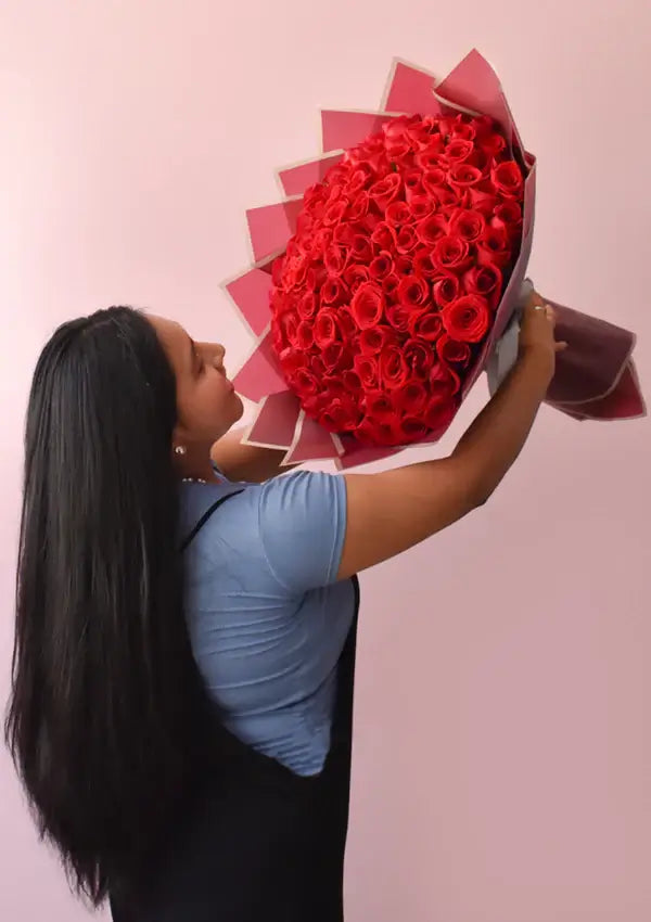 5 ramos de rosas para cumpleaños