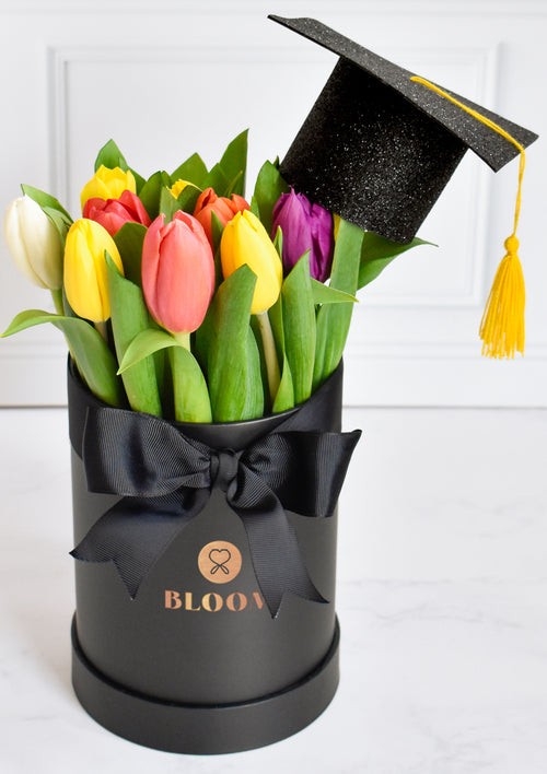 Box de 10 tulipanes con birrete | Flores para Graduación 🎓 - Florería Bloom