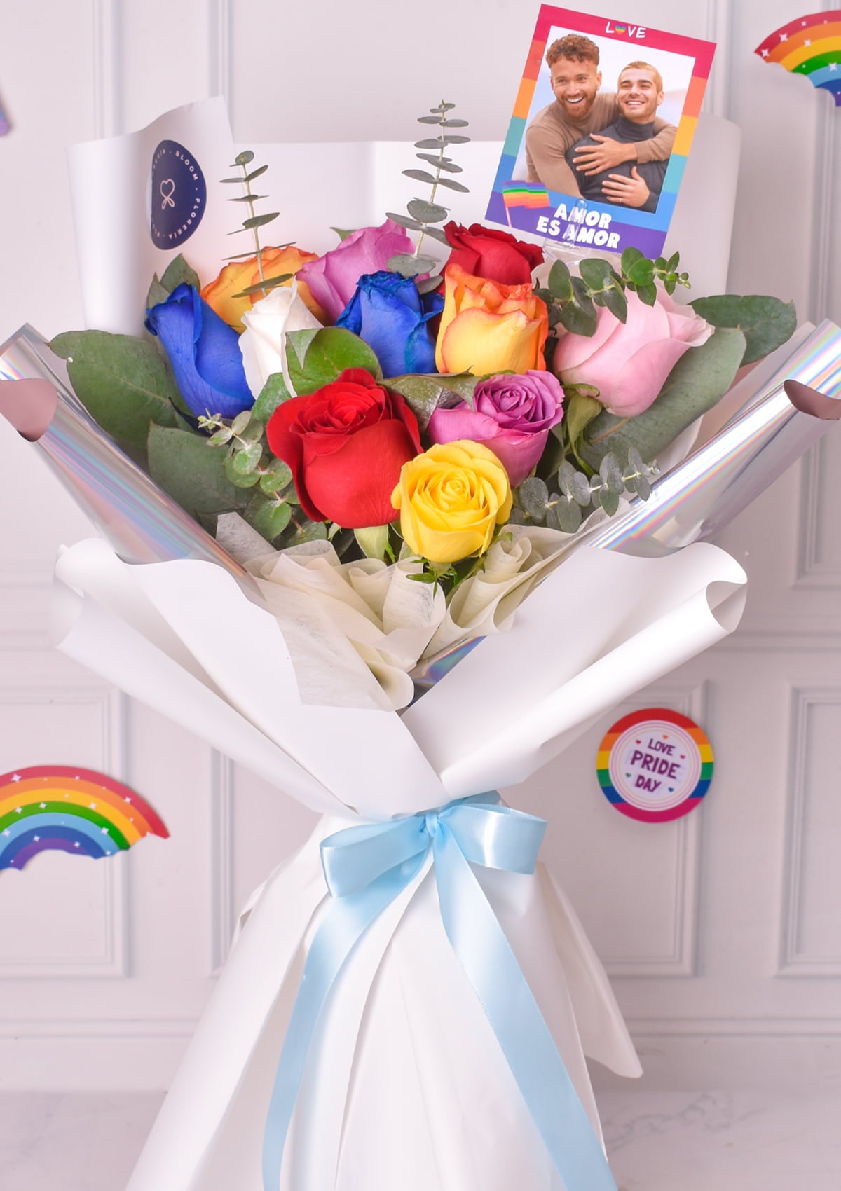 Ramo con 12 rosas Mes del Orgullo