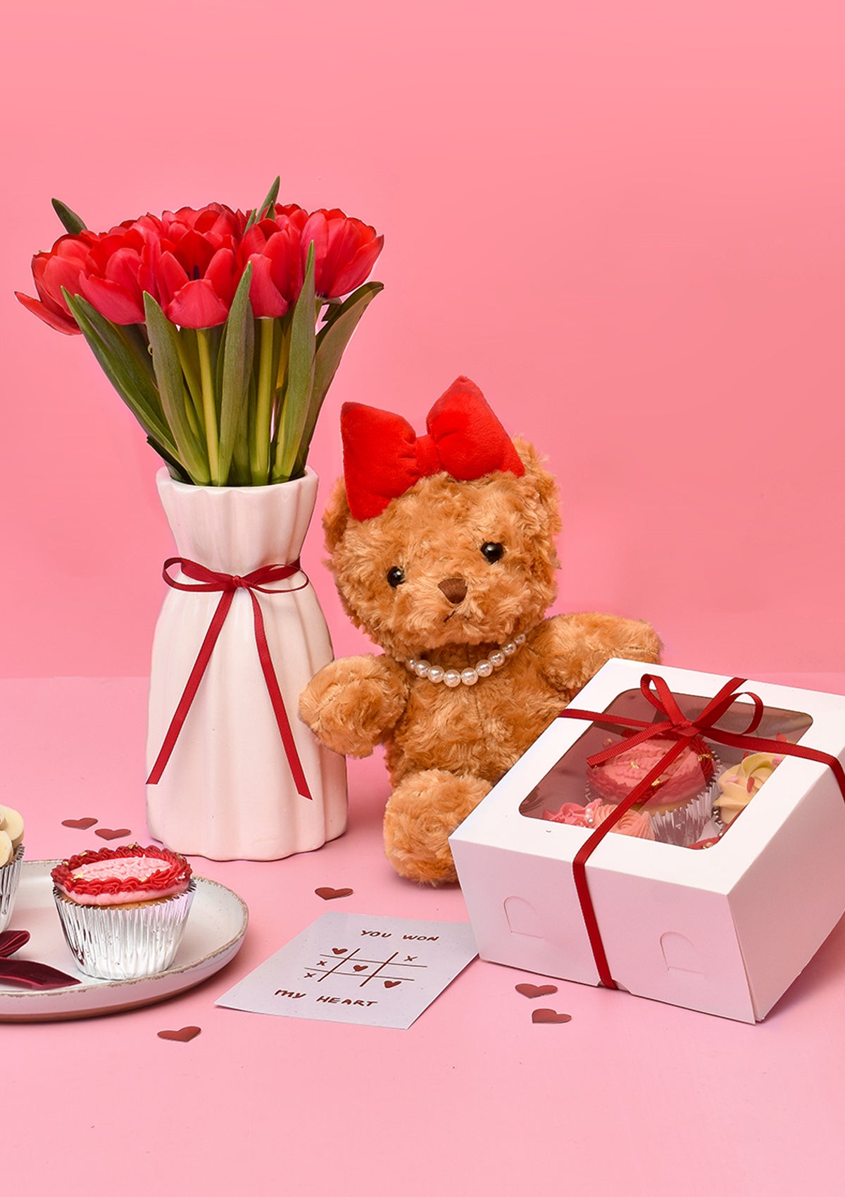 🌷 Florero con 10 Tulipanes Rojos Premium + oso y cupcakes | San Valentín - Florería Bloom