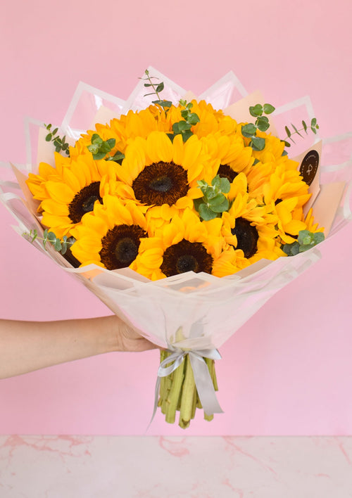 Ramo con 12 girasoles - Florería Bloom
