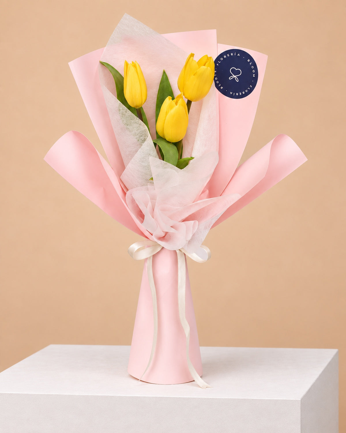Ramo con 3 girasoles ideal como regalo de flores amarillas para el 21 de septiembre con delivery en Lima y Callao