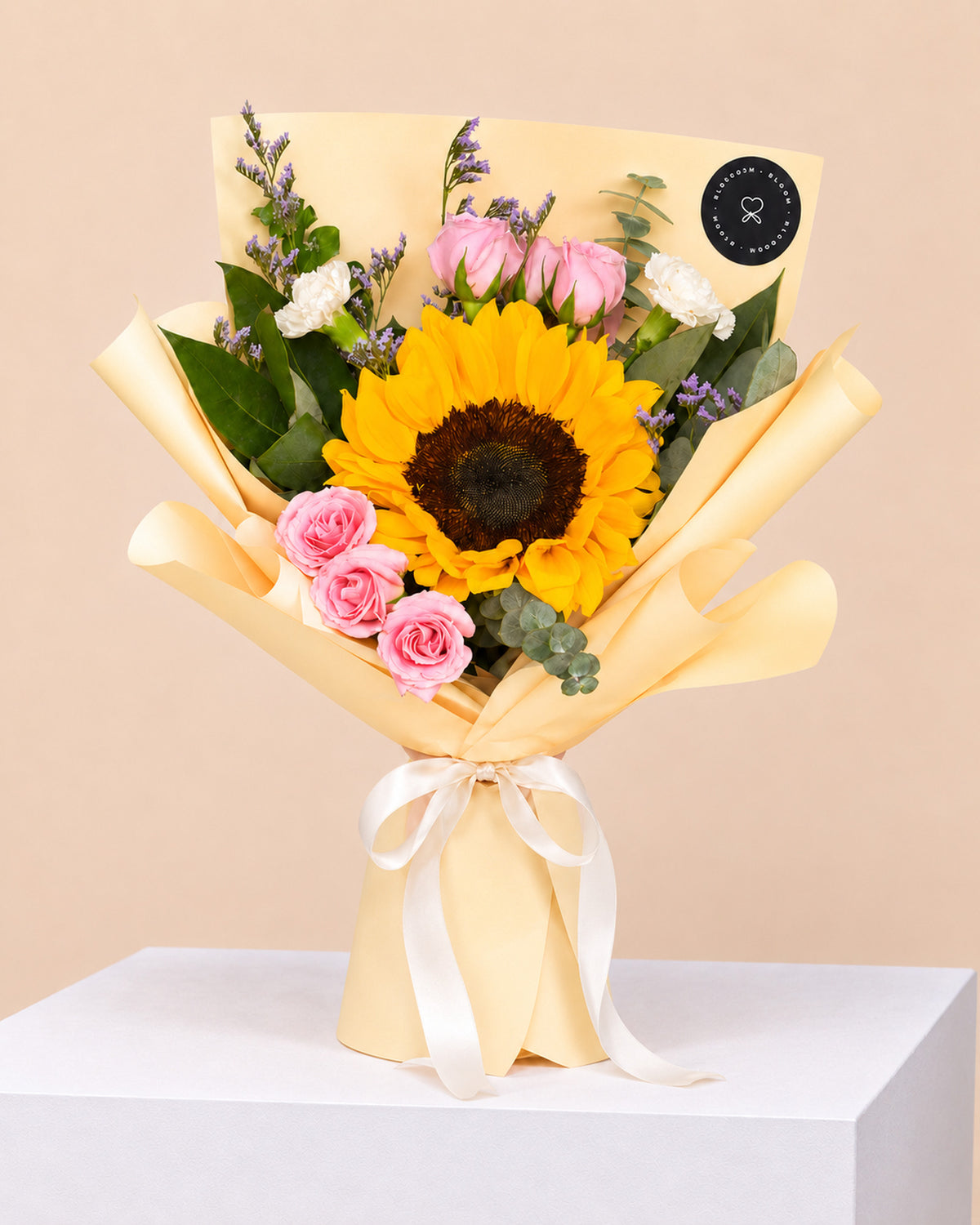 Ramo con 1 girasol y otras flores ideal como flores amarillas para el 21 de septiembre con delivery en Lima y Callao