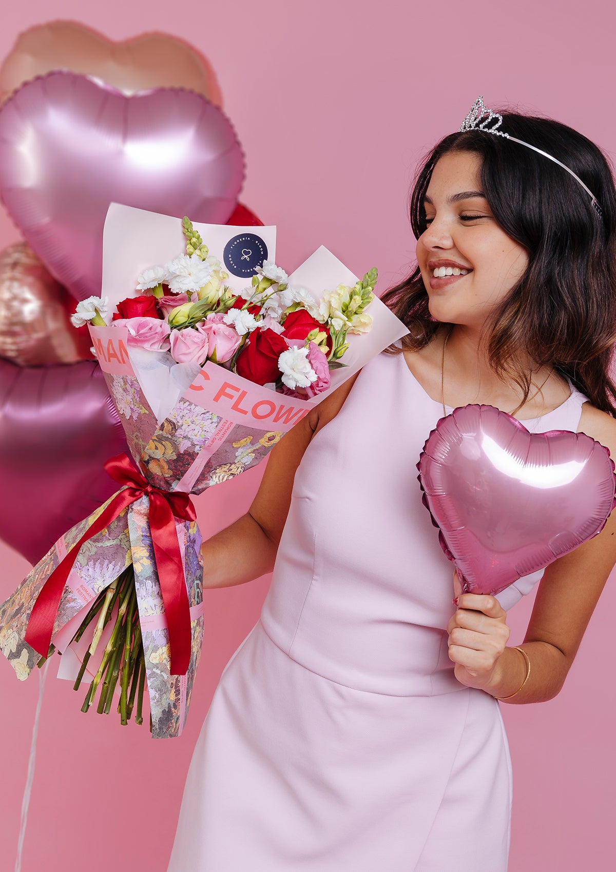 arreglos florales para san valentin de flores y globos