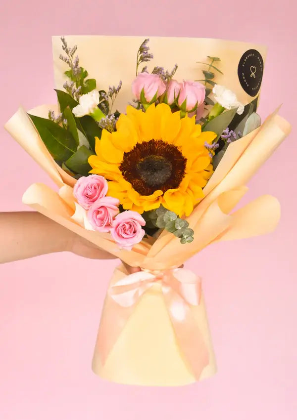 Ramo de 1 girasol y mini rosas