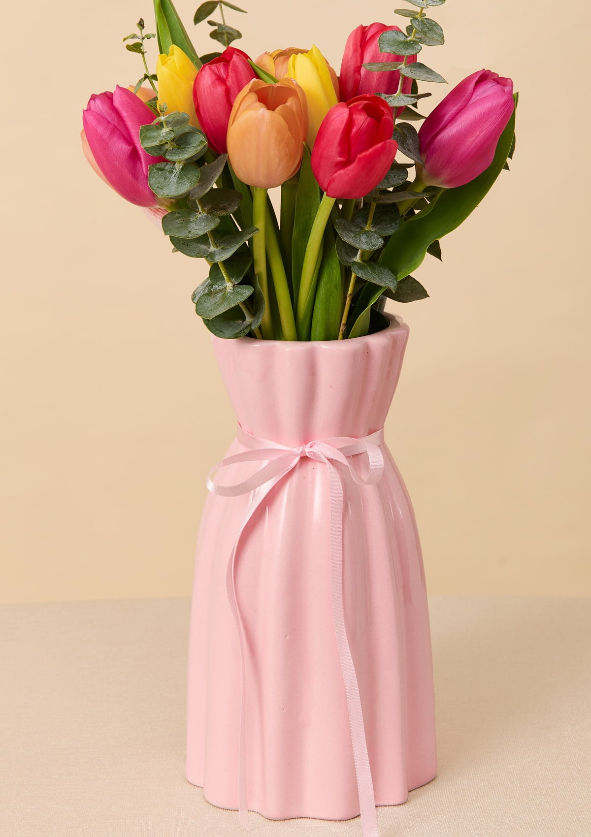 10 Tulipanes en Florero