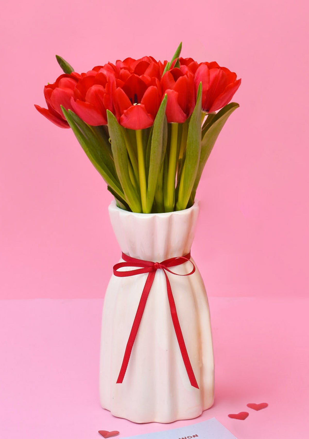 10 tulipanes en Florero  - SV26 - Florería Bloom