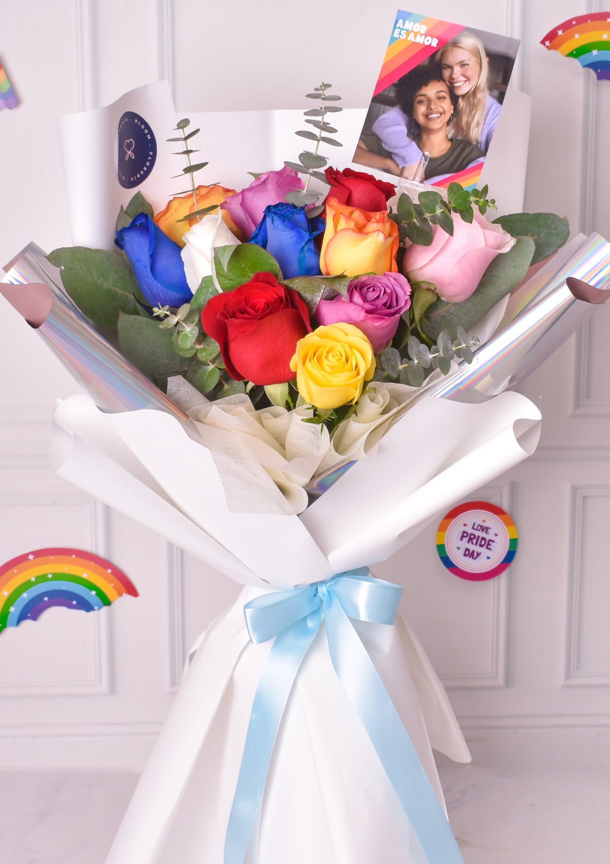 Ramo con 12 rosas Mes del Orgullo