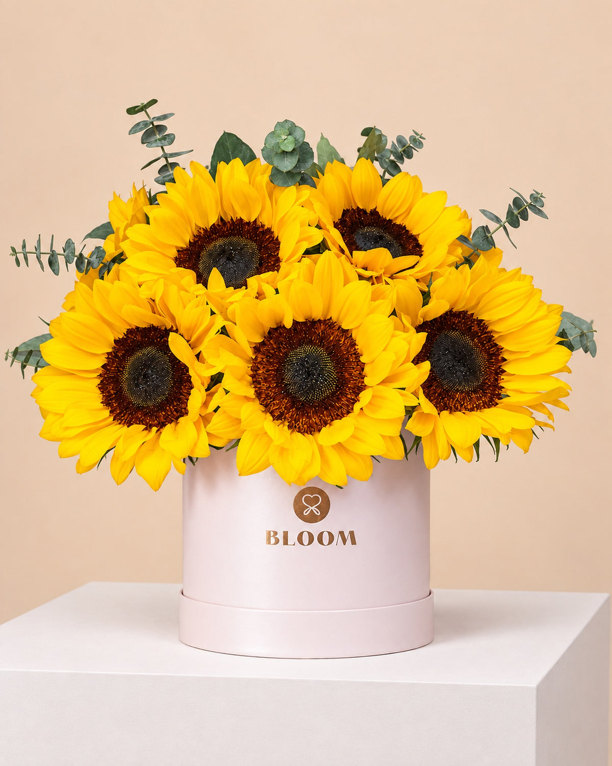 Box con 7 girasoles ideal como flores amarillas para el 21 de septiembre con delivery en Lima y Callao