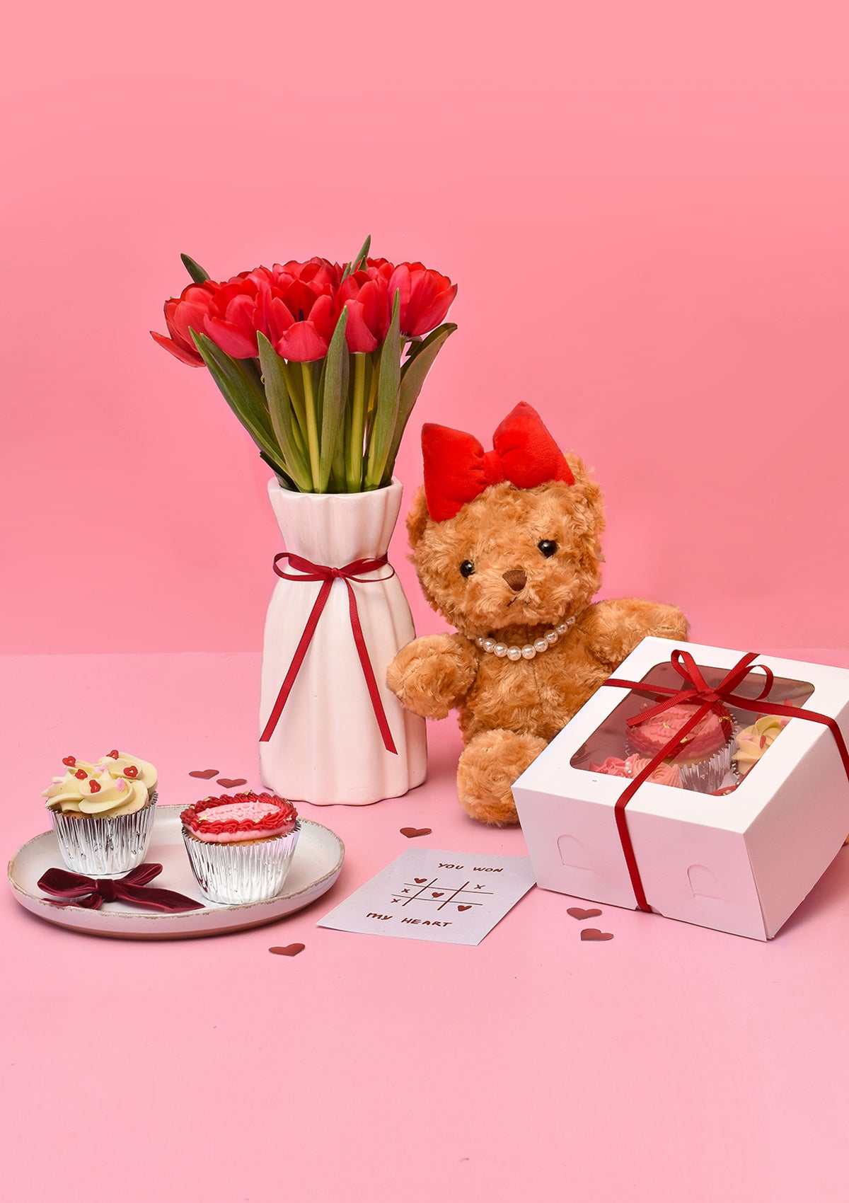 🌷 Florero con 10 Tulipanes Rojos Premium + oso y cupcakes | San Valentín - Florería Bloom