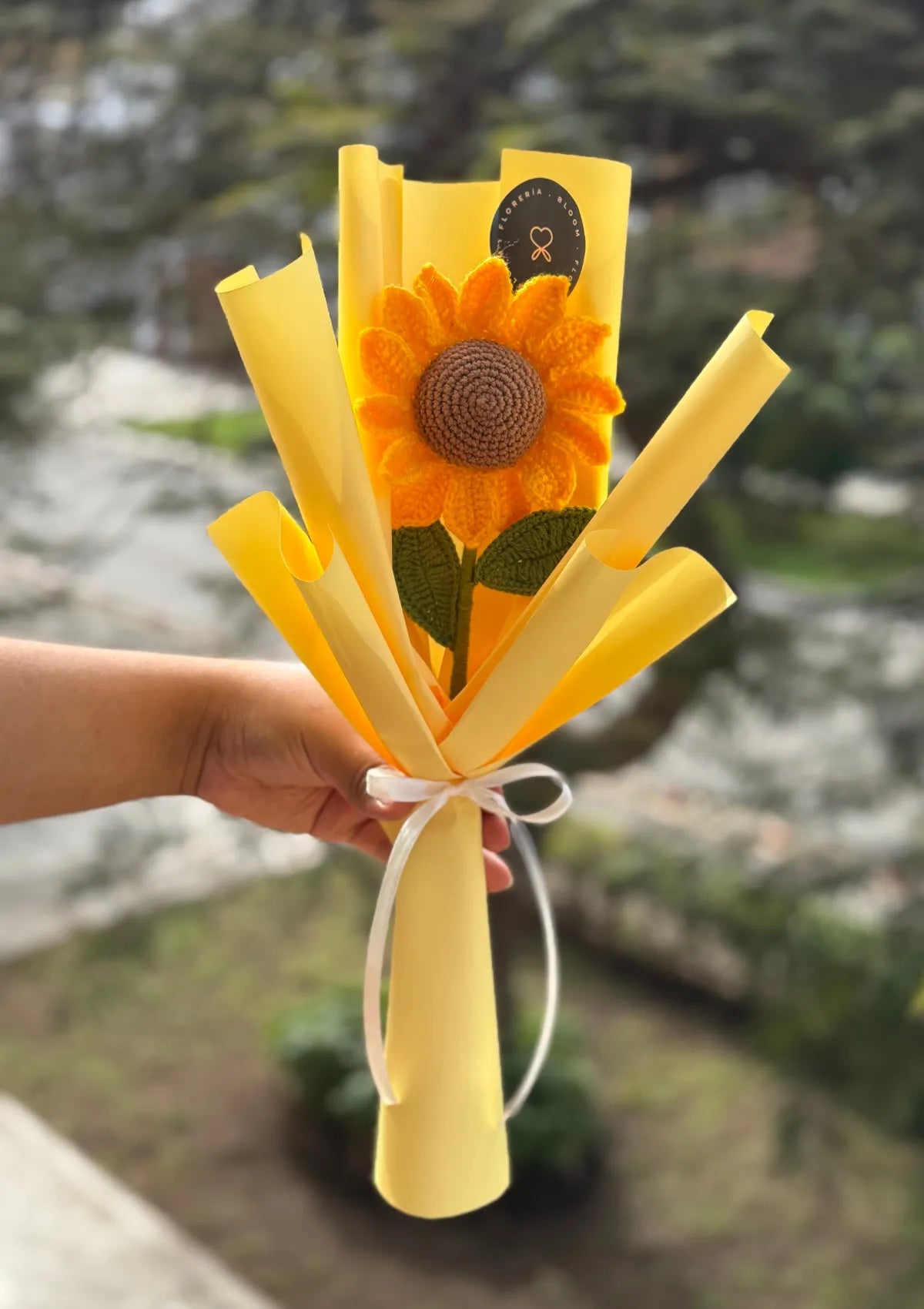 Ramo de girasol tejido a crochet para regalar como flores amarillas este 21 de septiembre con delivery en Lima y Callao
