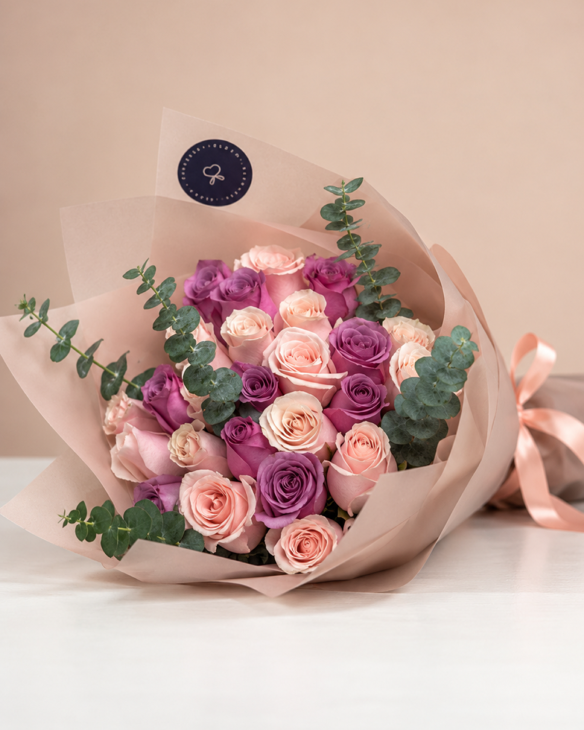 Ramo de 24 rosas rosadas y lilas