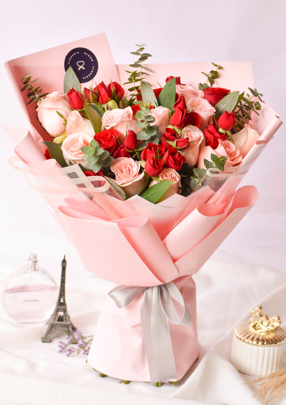 Ramo con rosas rojas y rosadas Sienna