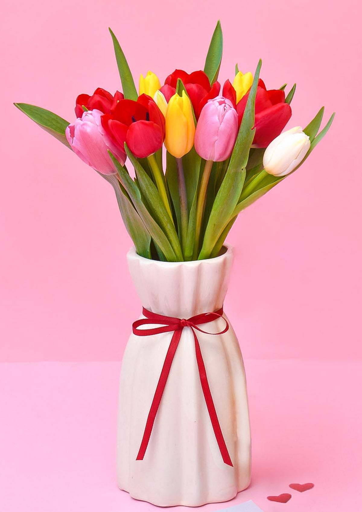 florero con tulipanes de colores dia de la madre floreria bloom