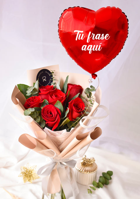 Ramo con rosas rojas y globo